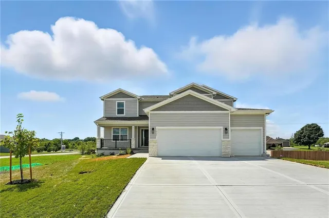 $584,950 | 1937 Southwest Hightown Drive, Lee's Summit, MO 64082