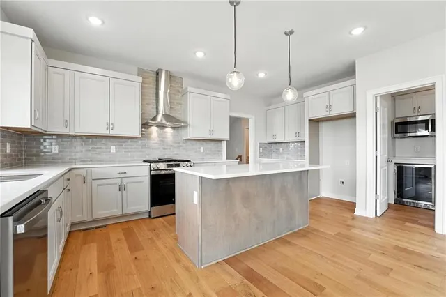 $584,950 | 1937 Southwest Hightown Drive, Lee's Summit, MO 64082