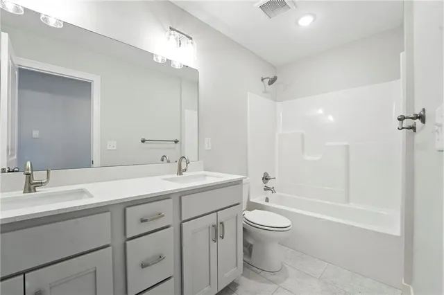 $584,950 | 1937 Southwest Hightown Drive, Lee's Summit, MO 64082