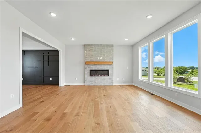 $584,950 | 1937 Southwest Hightown Drive, Lee's Summit, MO 64082