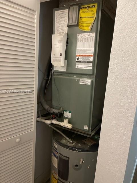 Oasis Homestead, FL 33033 - Photo 13 of 37 a room with a window