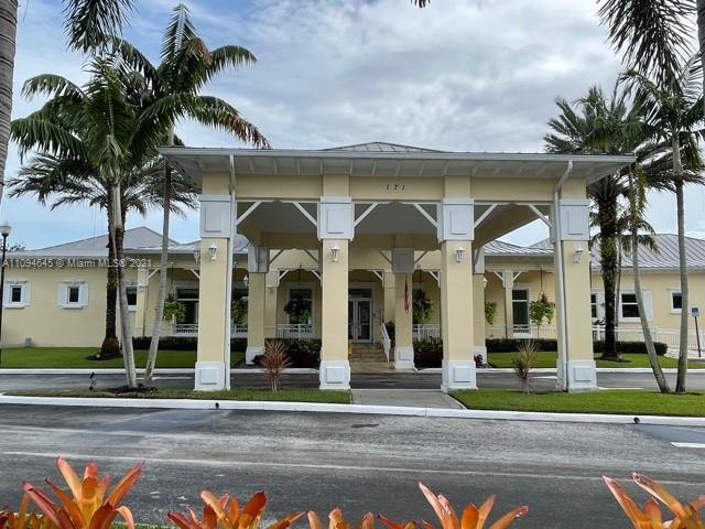 Oasis Homestead, FL 33033 - Photo 23 of 37 a view of a building with a entryway
