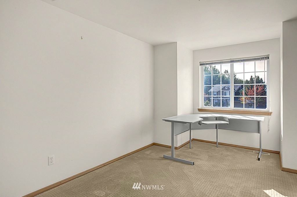 4312 Northeast 9th Place Renton, WA 98059 - Photo 12 of 15