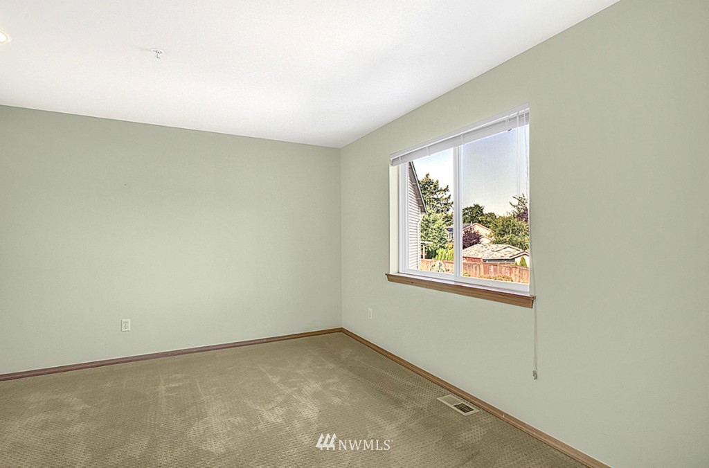 4312 Northeast 9th Place Renton, WA 98059 - Photo 13 of 15