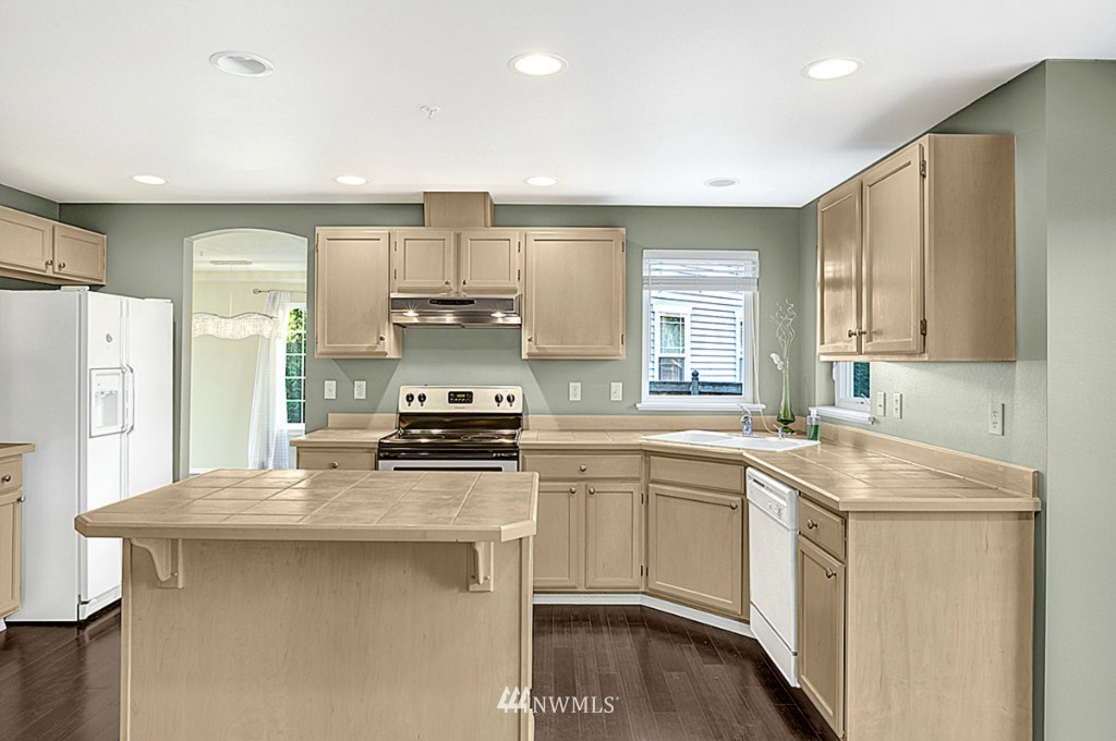 4312 Northeast 9th Place Renton, WA 98059 - Photo 3 of 15
