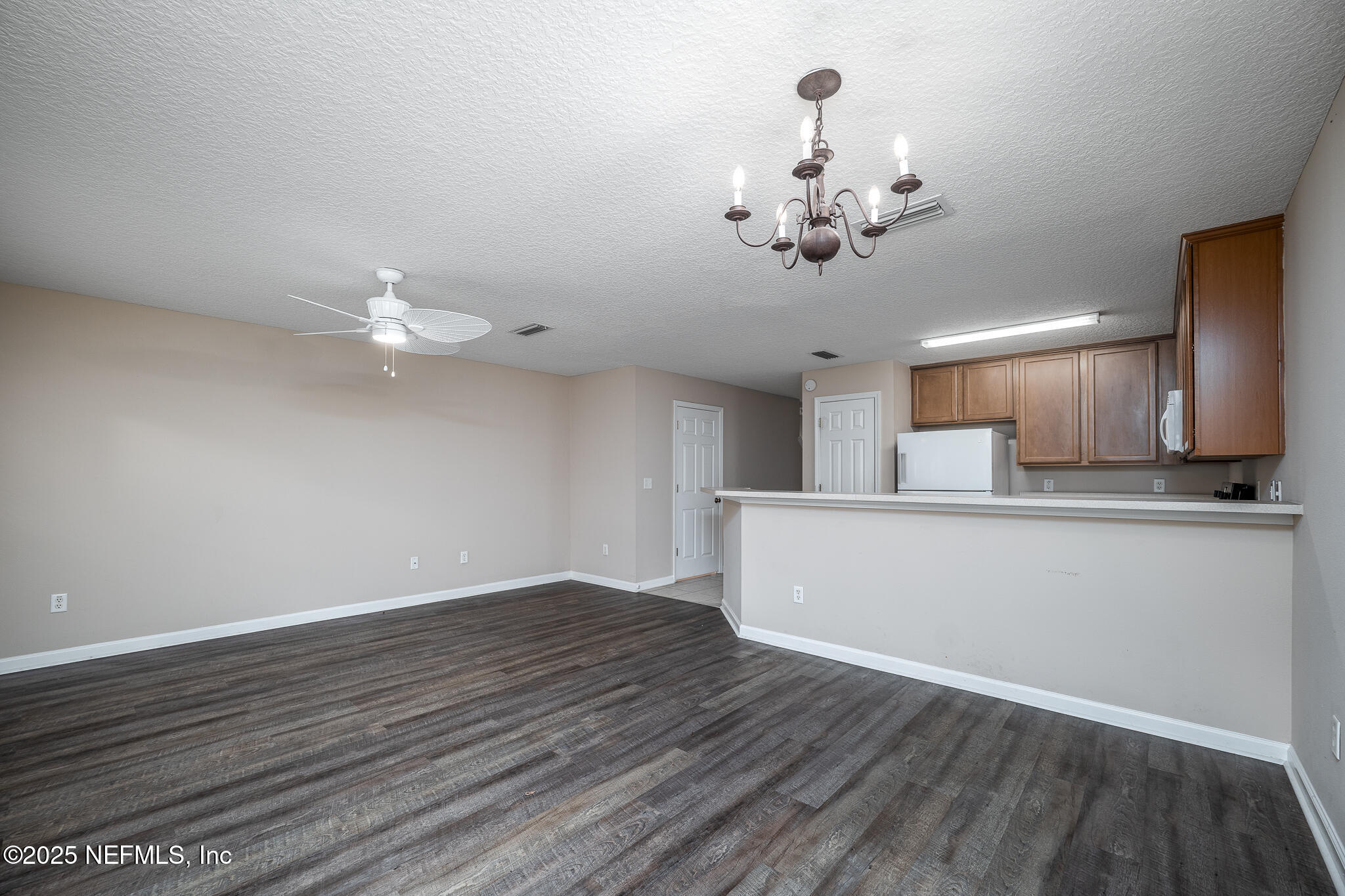 6700 Bowden Road, Unit 905 Jacksonville, FL 32216 - Photo 11 of 23 10 Living Room