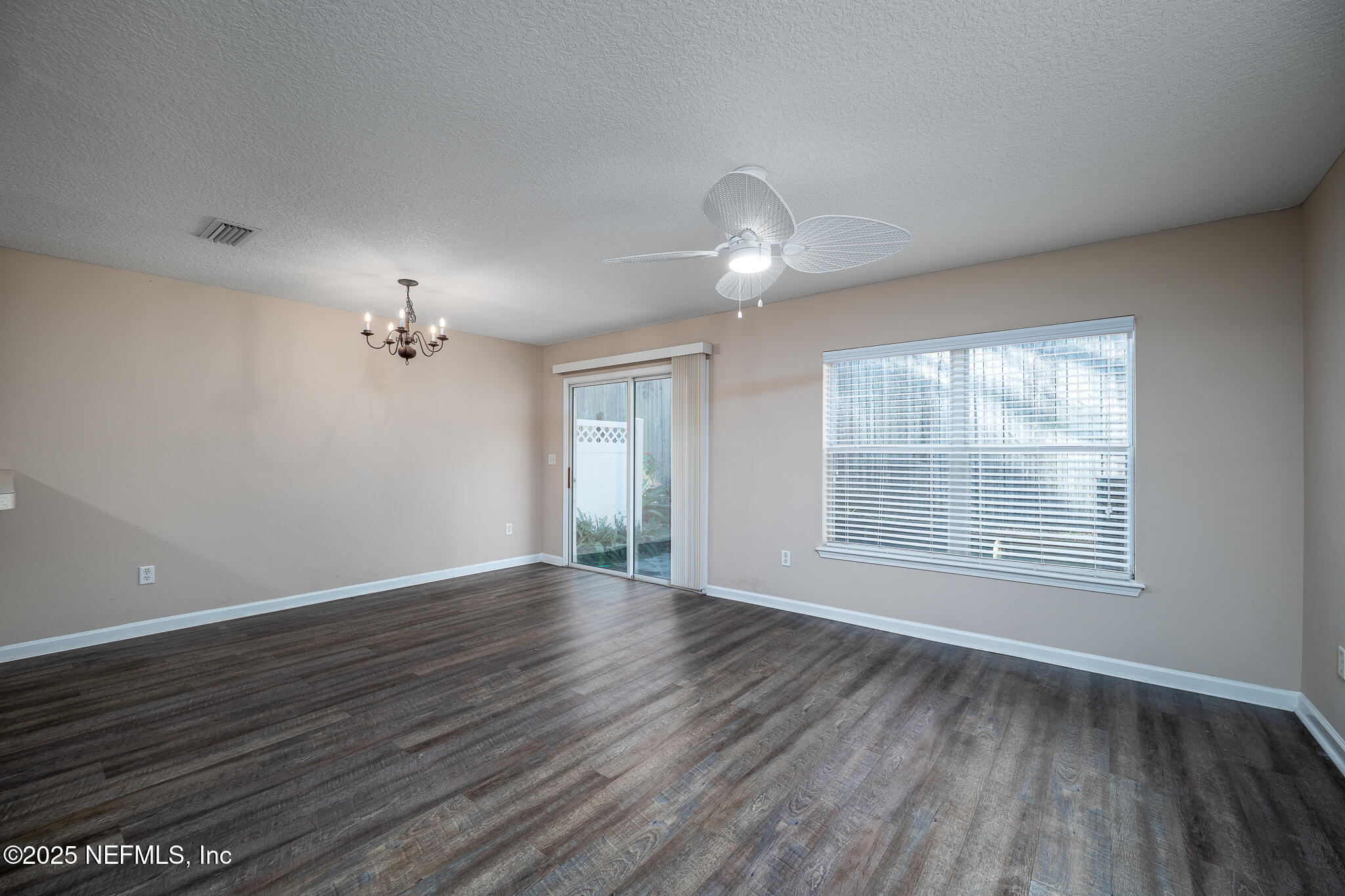 6700 Bowden Road, Unit 905 Jacksonville, FL 32216 - Photo 10 of 23 09 Living Room