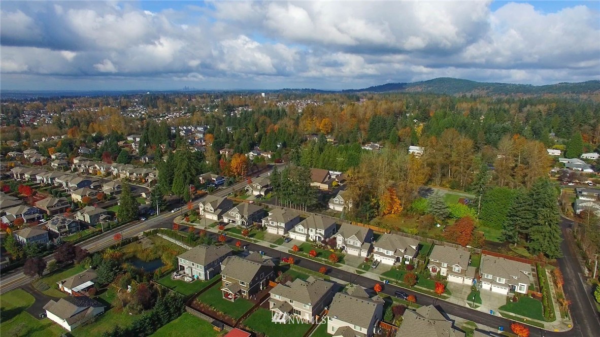 159 Yakima Avenue Southeast Renton, WA 98059 - Photo 14 of 19 an aerial view of multiple house
