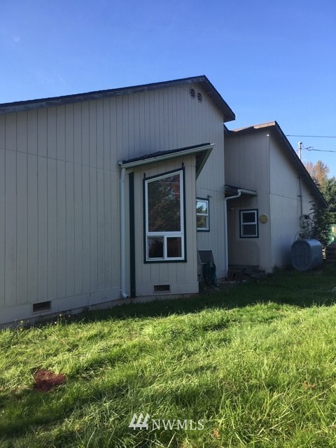 159 Yakima Avenue Southeast Renton, WA 98059 - Photo 15 of 19 a house with front view of a house