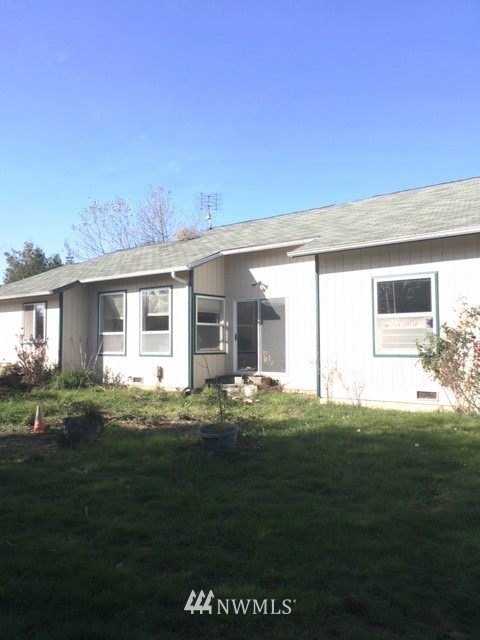 159 Yakima Avenue Southeast Renton, WA 98059 - Photo 16 of 19 a front view of a house with a garden