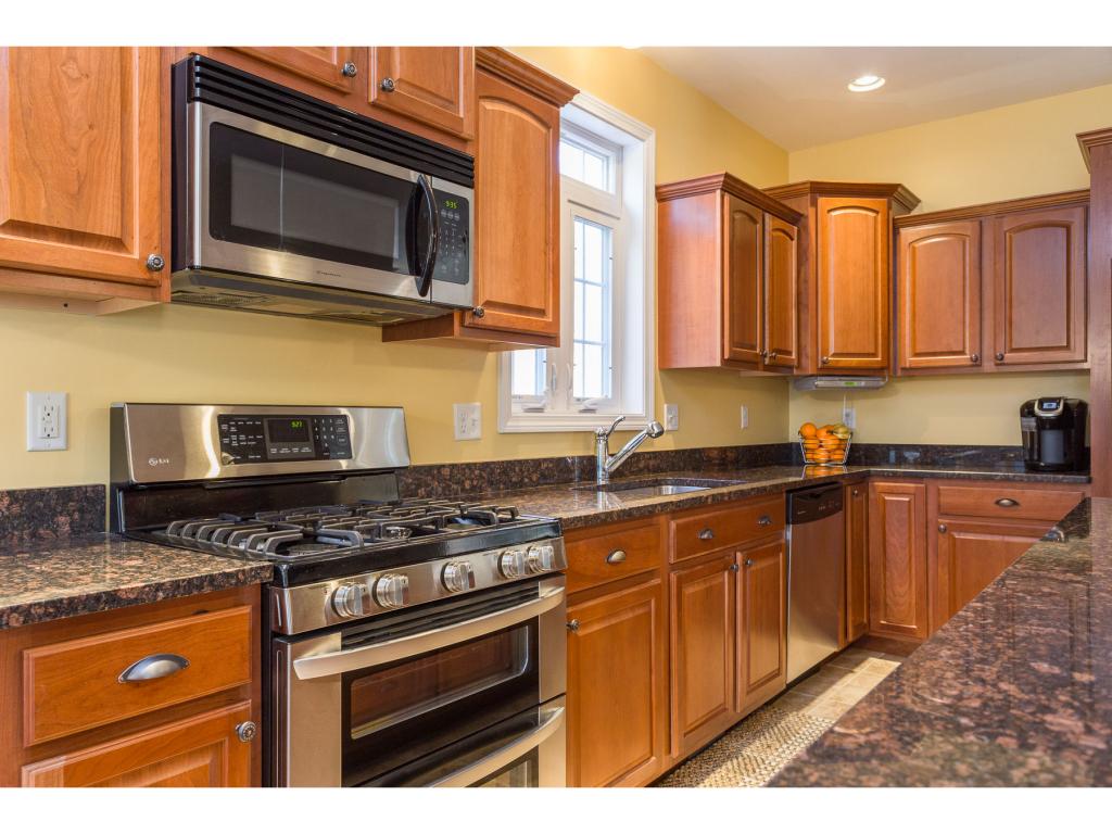 17 Williams Path Kingston, NH 03848 - Photo 4 of 32