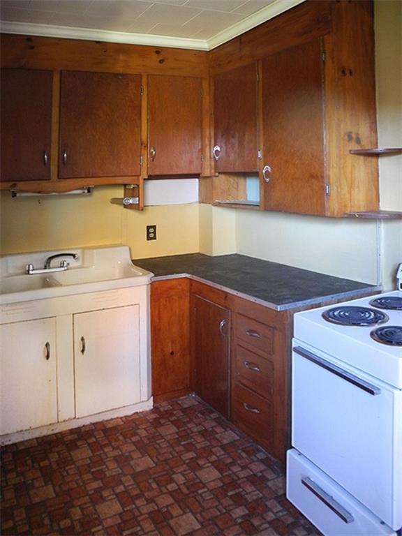 11 Cobbossee Avenue Gardiner, ME 04345 - Photo 13 of 18 Apt. kitchen