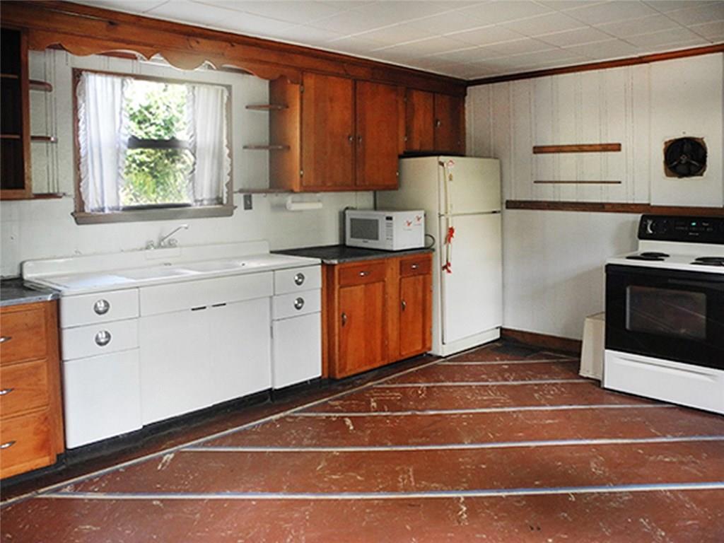 11 Cobbossee Avenue Gardiner, ME 04345 - Photo 4 of 18 Kitchen