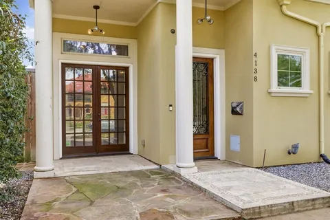 a view of an entrance to house