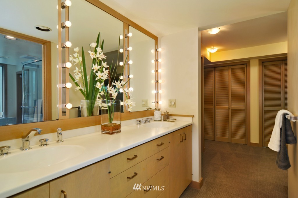 5524 Northeast Windermere Road Seattle, WA 98105 - Photo 11 of 15