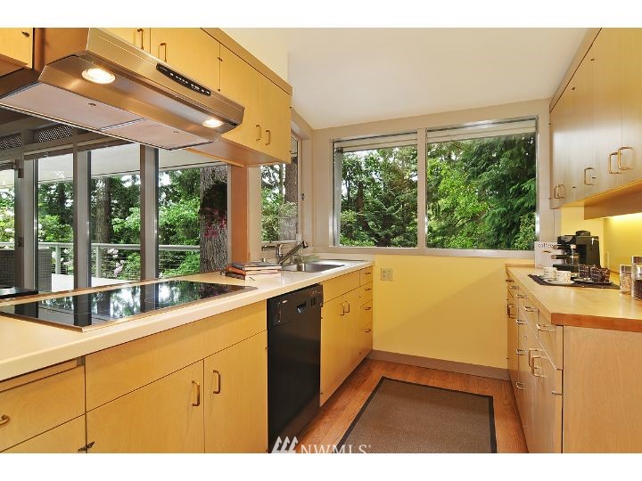 5524 Northeast Windermere Road Seattle, WA 98105 - Photo 5 of 15