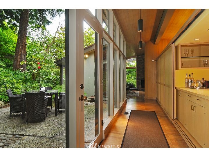 5524 Northeast Windermere Road Seattle, WA 98105 - Photo 6 of 15