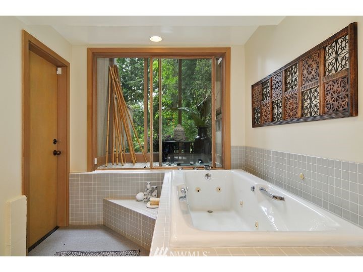 5524 Northeast Windermere Road Seattle, WA 98105 - Photo 7 of 15