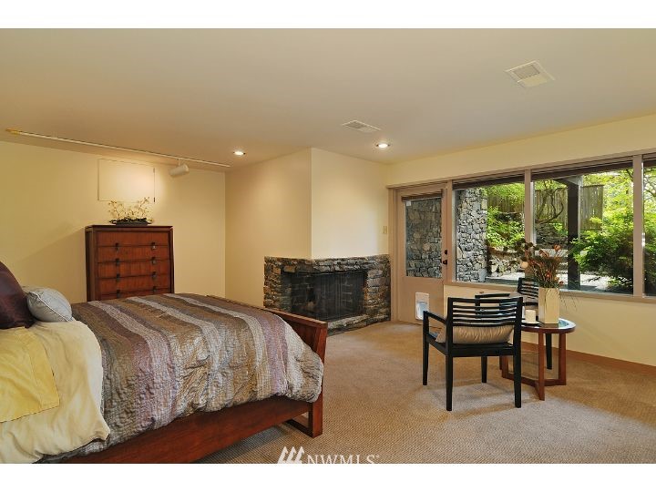 5524 Northeast Windermere Road Seattle, WA 98105 - Photo 8 of 15