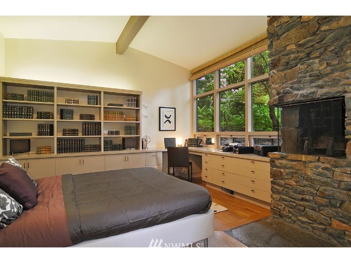 5524 Northeast Windermere Road Seattle, WA 98105 - Photo 9 of 15