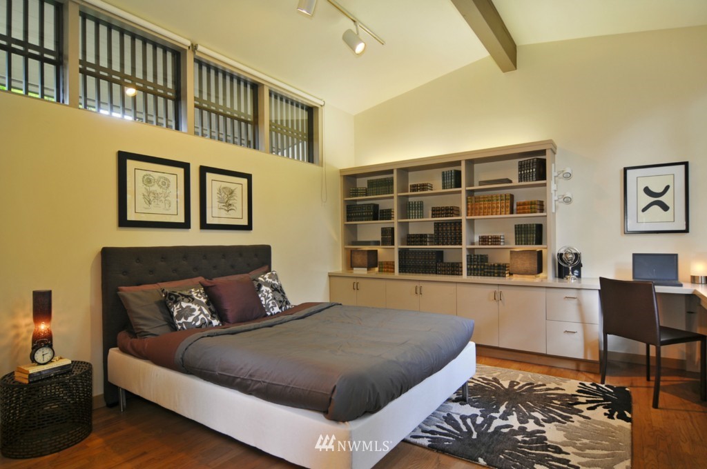 5524 Northeast Windermere Road Seattle, WA 98105 - Photo 10 of 15