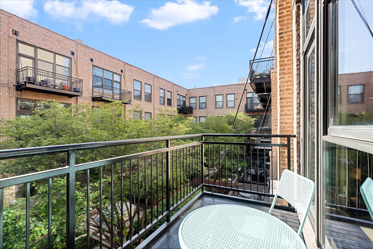 1040 West Adams Street, Unit 344 Chicago, IL 60607 - Photo 11 of 31 a view of a balcony with chairs
