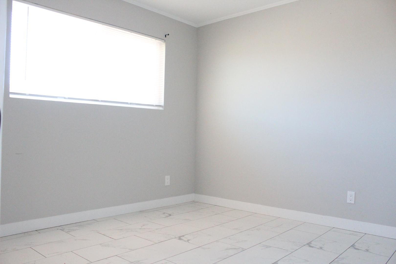 3932 West Griswold Road Phoenix, AZ 85051 - Photo 10 of 20 an empty room with a window