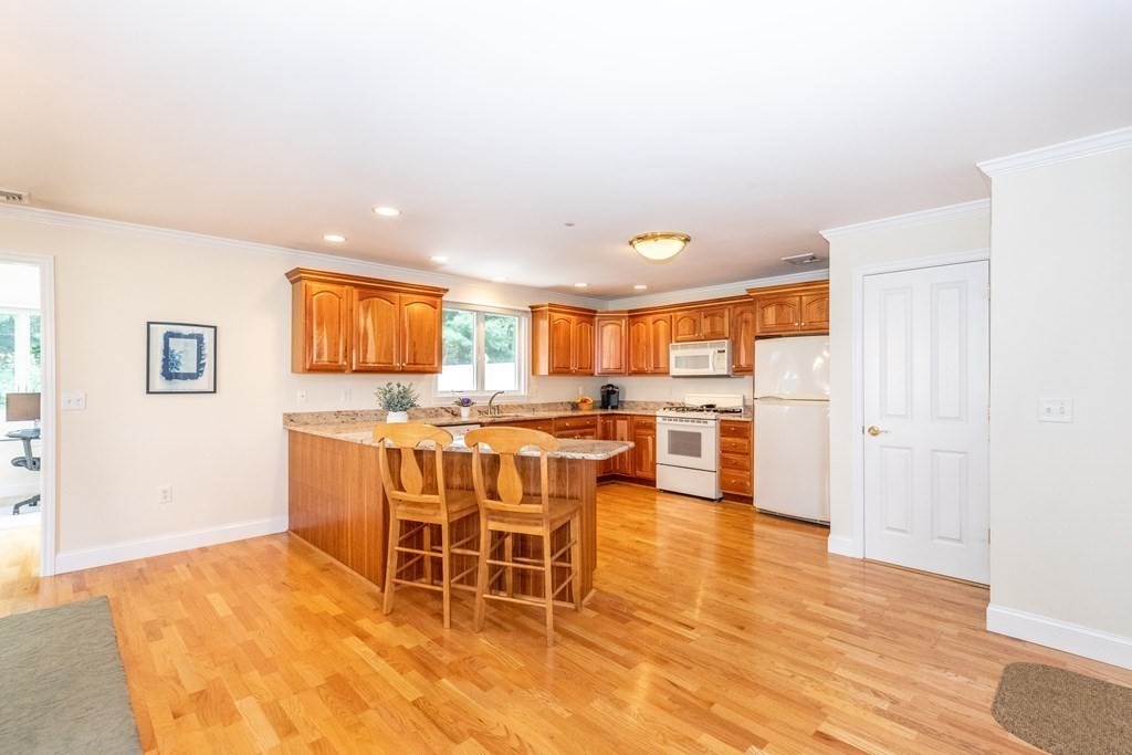 216 Rangeway Road, Unit 161 Billerica, MA 01862 - Photo 17 of 39 a dining room with furniture and window