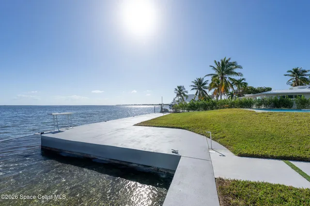 a view of a house with backyard and porch