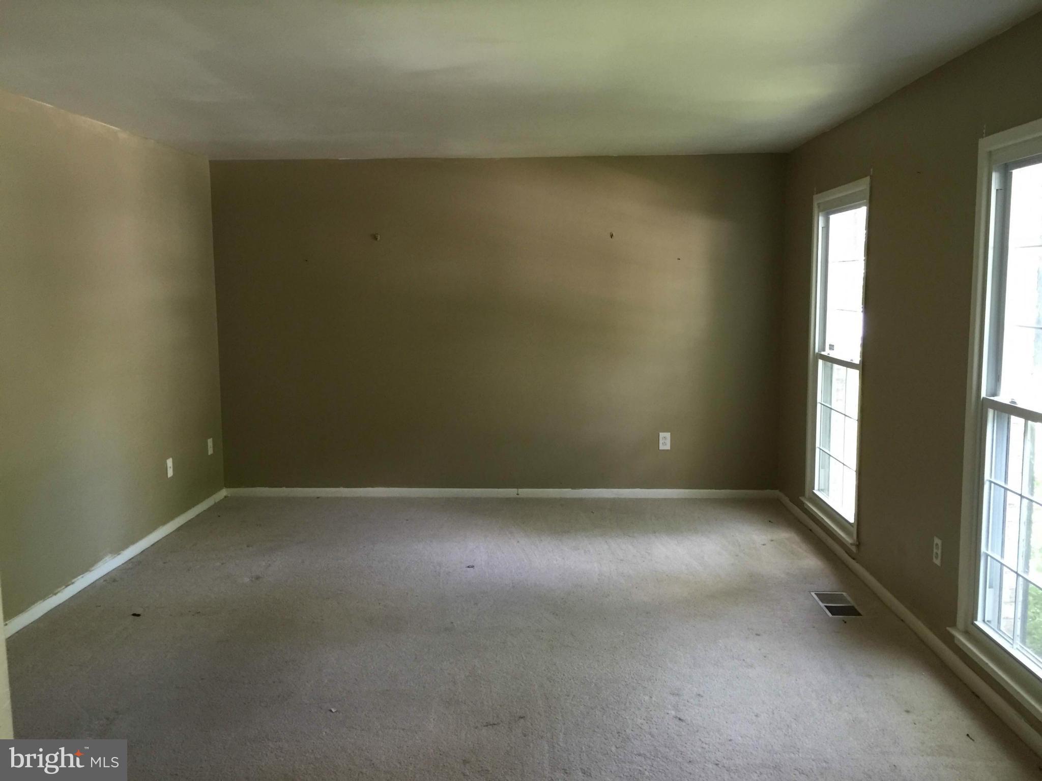 13482 Keytone Road Woodbridge, VA 22193 - Photo 11 of 18 Living Room