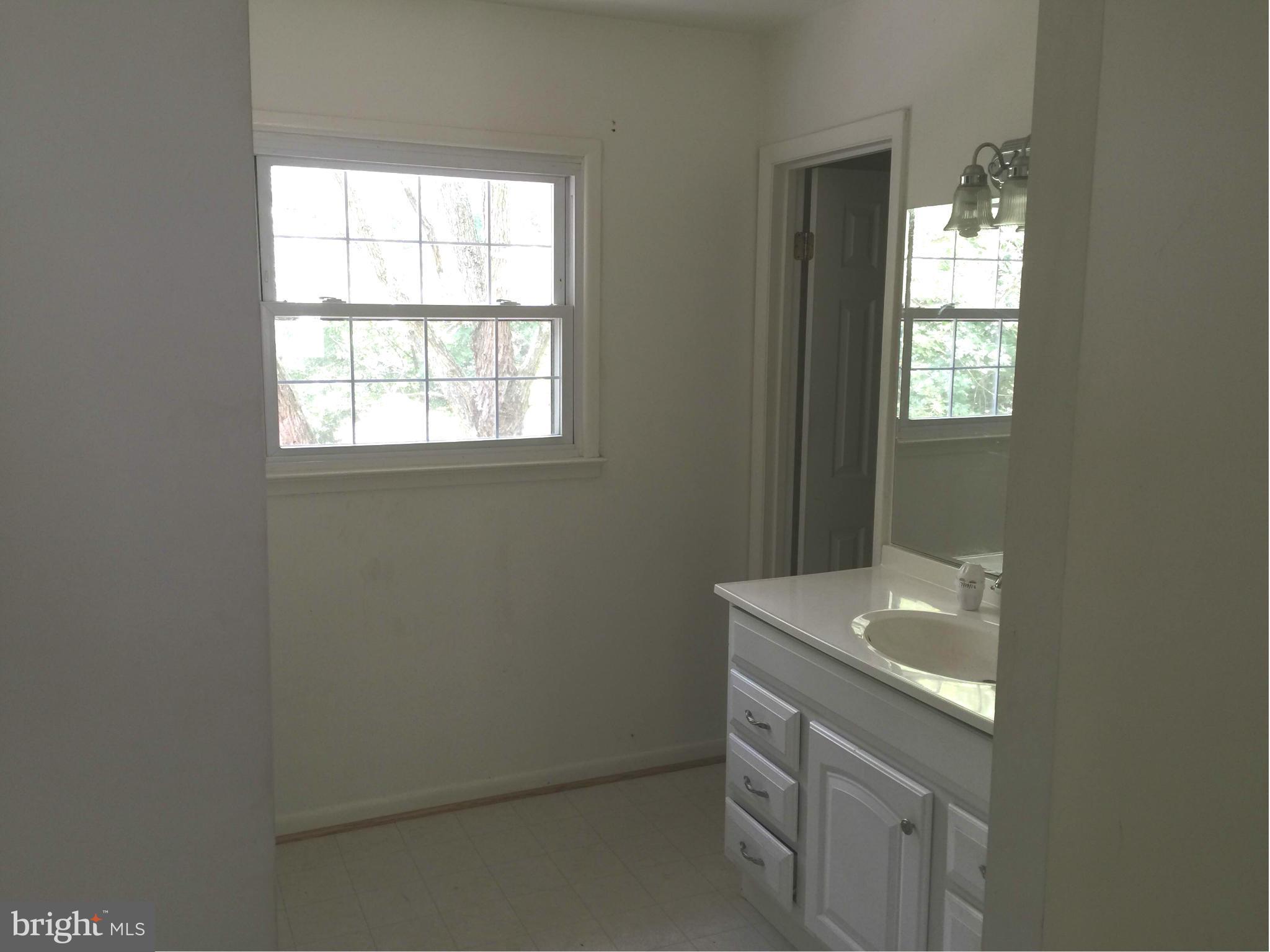 13482 Keytone Road Woodbridge, VA 22193 - Photo 14 of 18 Bath (Master)
