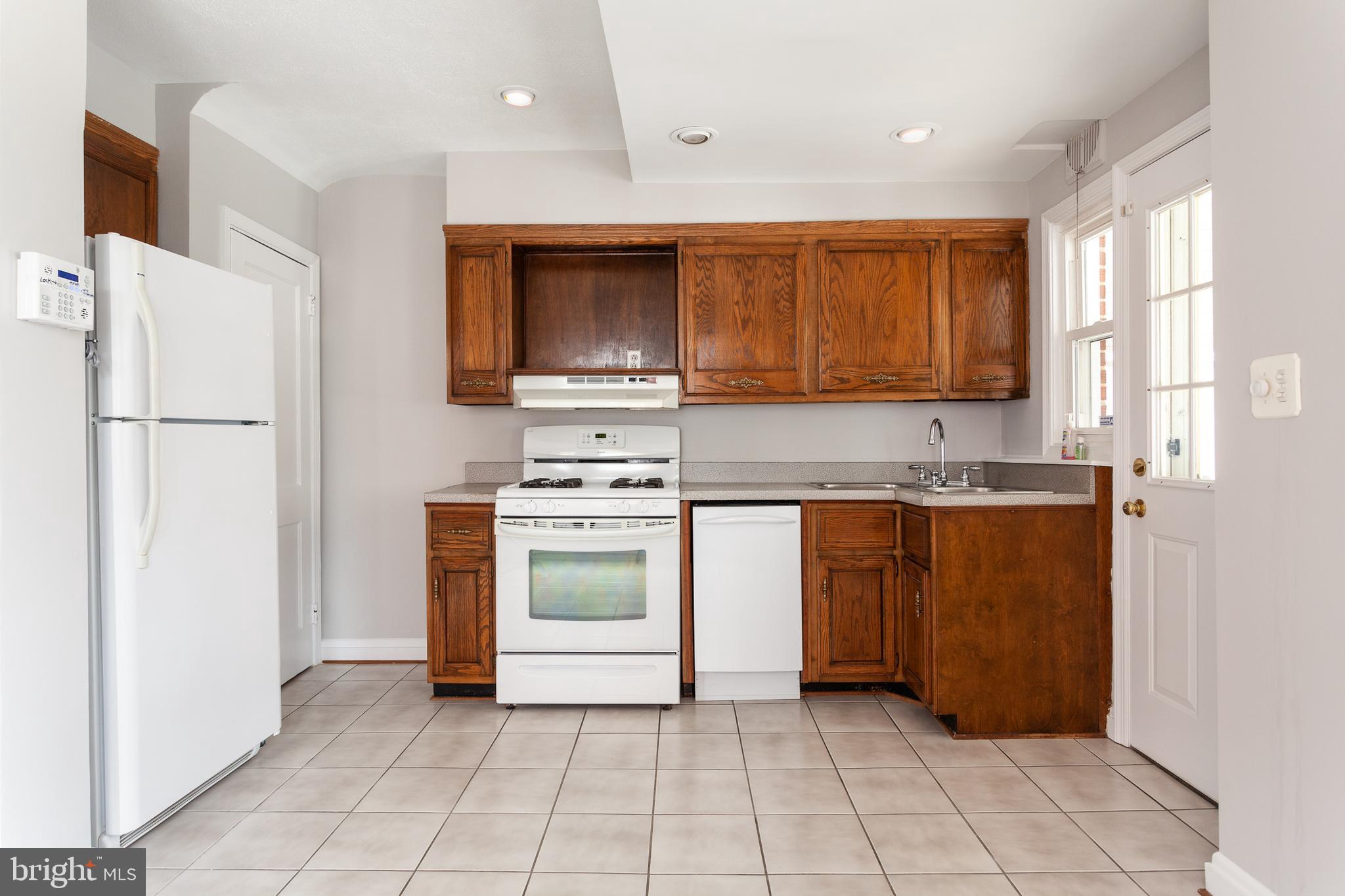 8547 Kavanagh Road Baltimore, MD 21222 - Photo 5 of 23