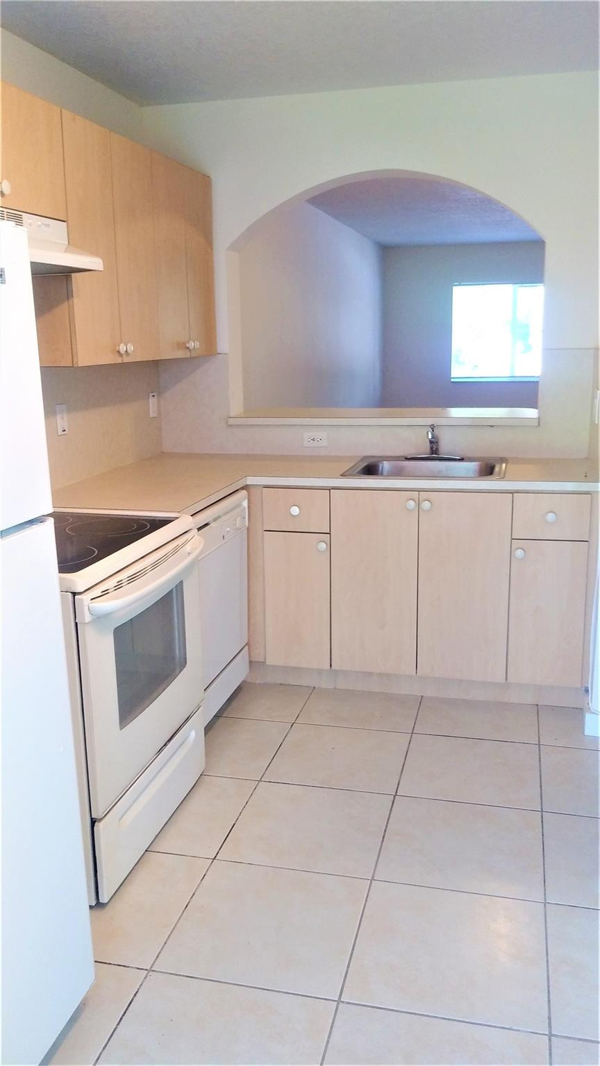 2731 Southeast 12th Road, Unit 105 Homestead, FL 33035 - Photo 4 of 14 Photo 4