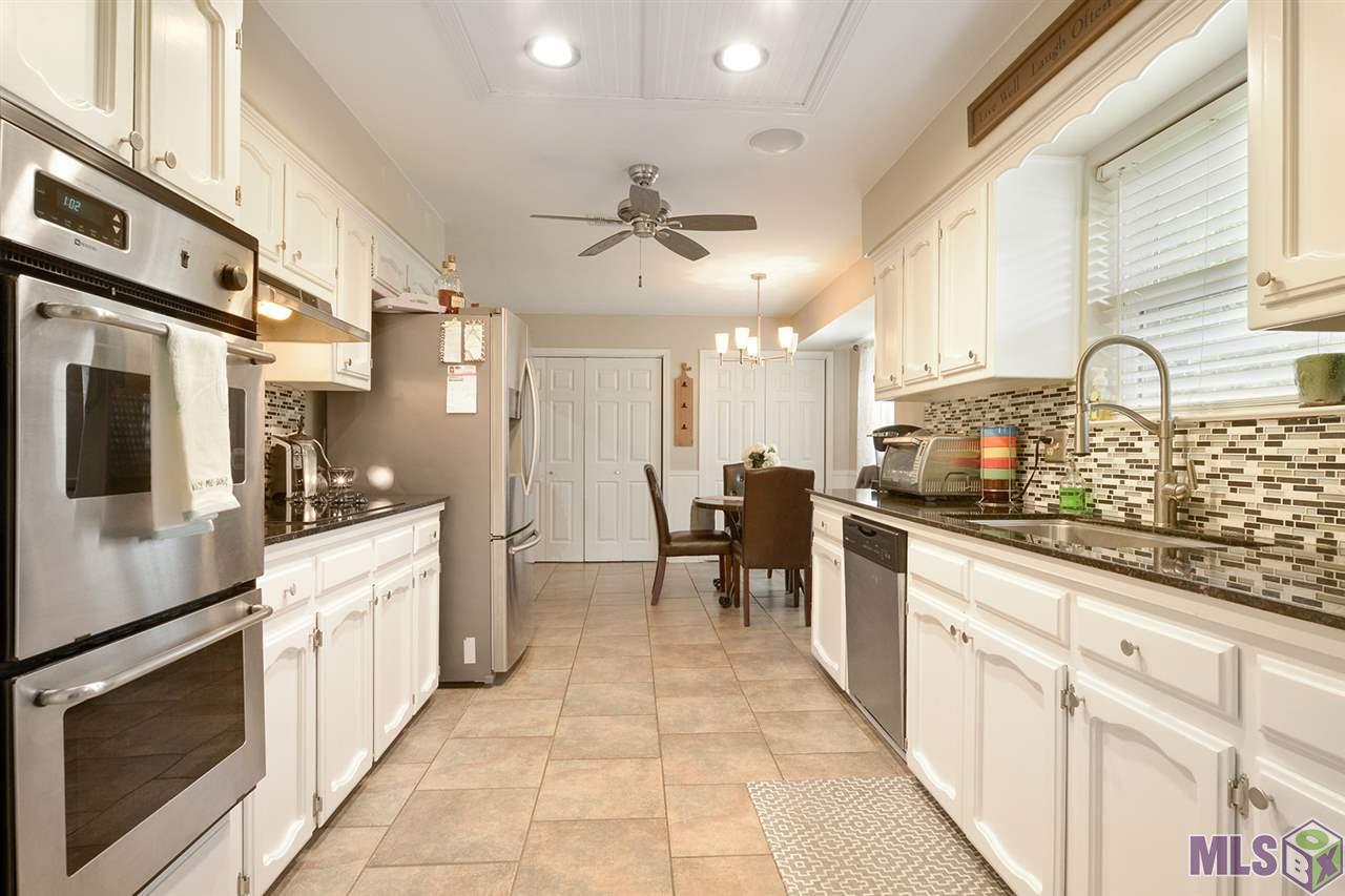 12732 Country Ridge Avenue Baton Rouge, LA 70816 - Photo 8 of 15 Updated Kitchen