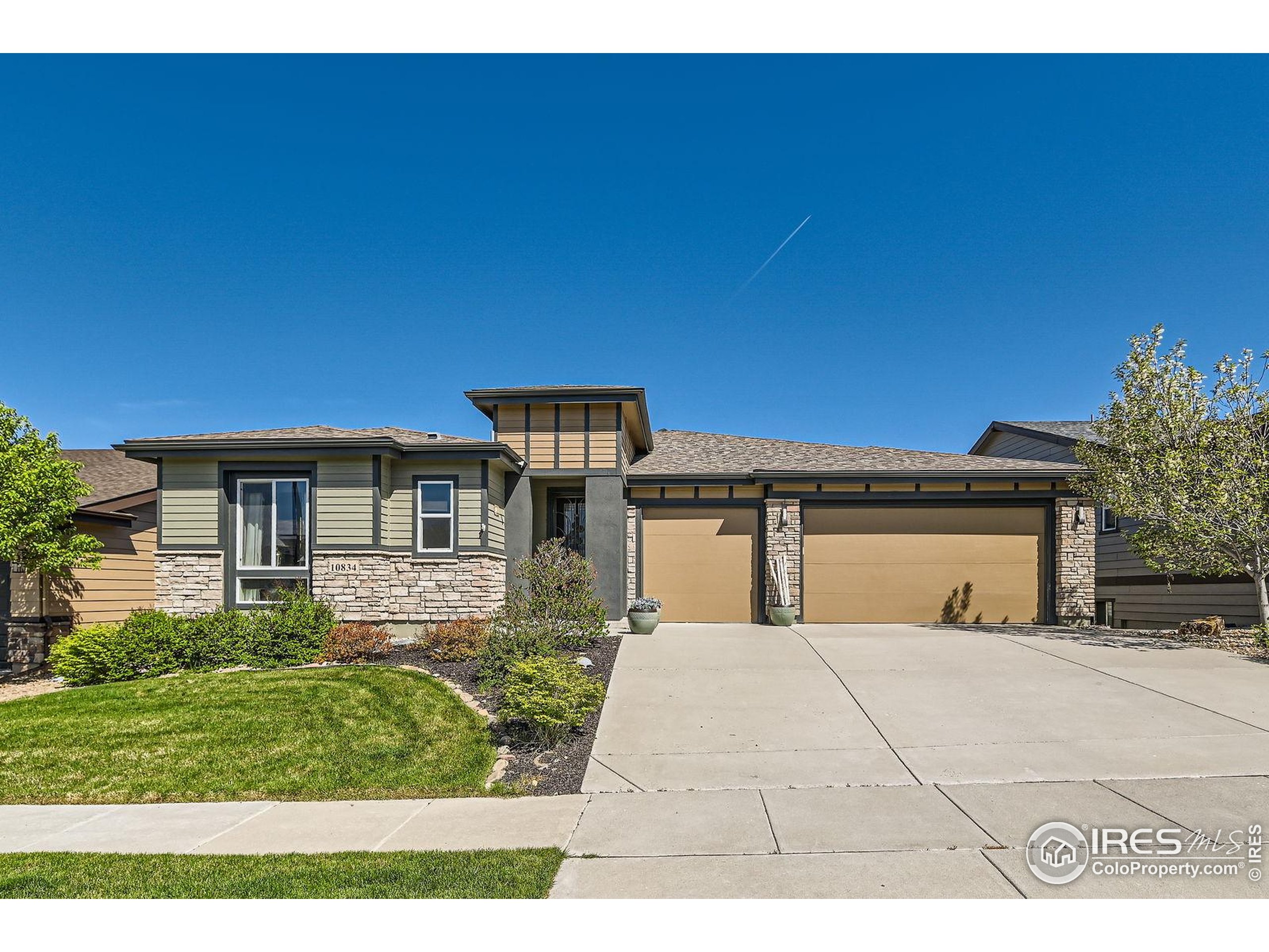 a view of house and outdoor space