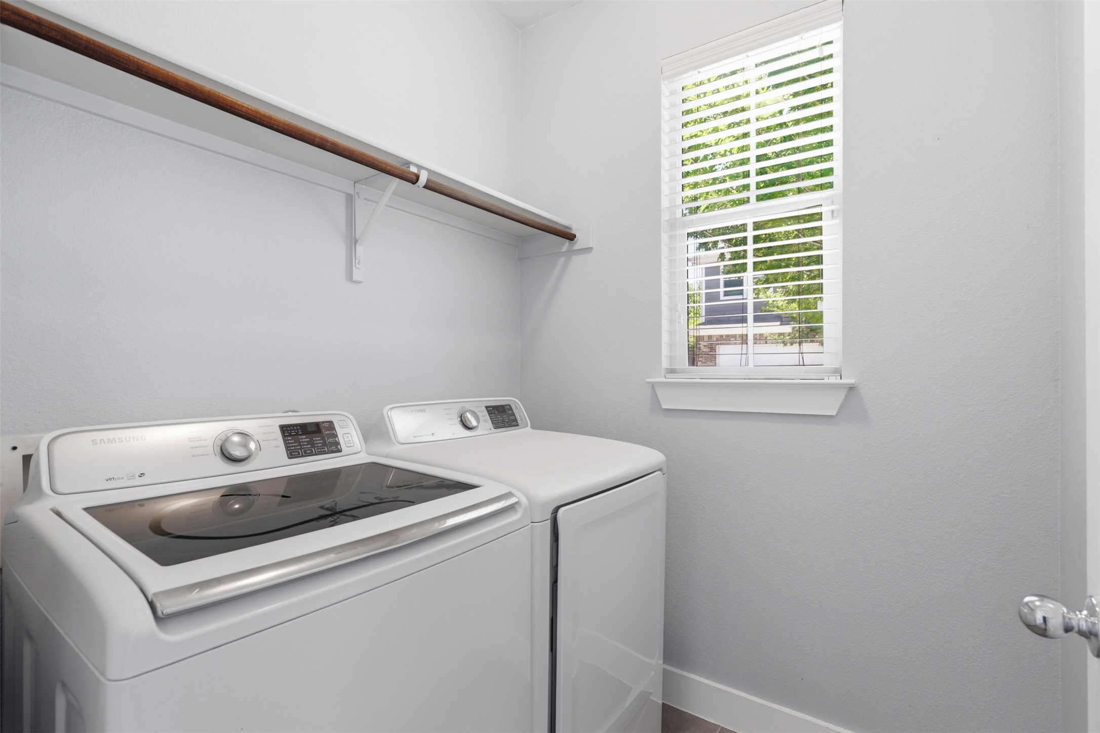 7208 Lysander Court Austin, TX 78741 - Photo 14 of 15 a utility room with dryer and washer