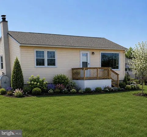 a front view of house with yard