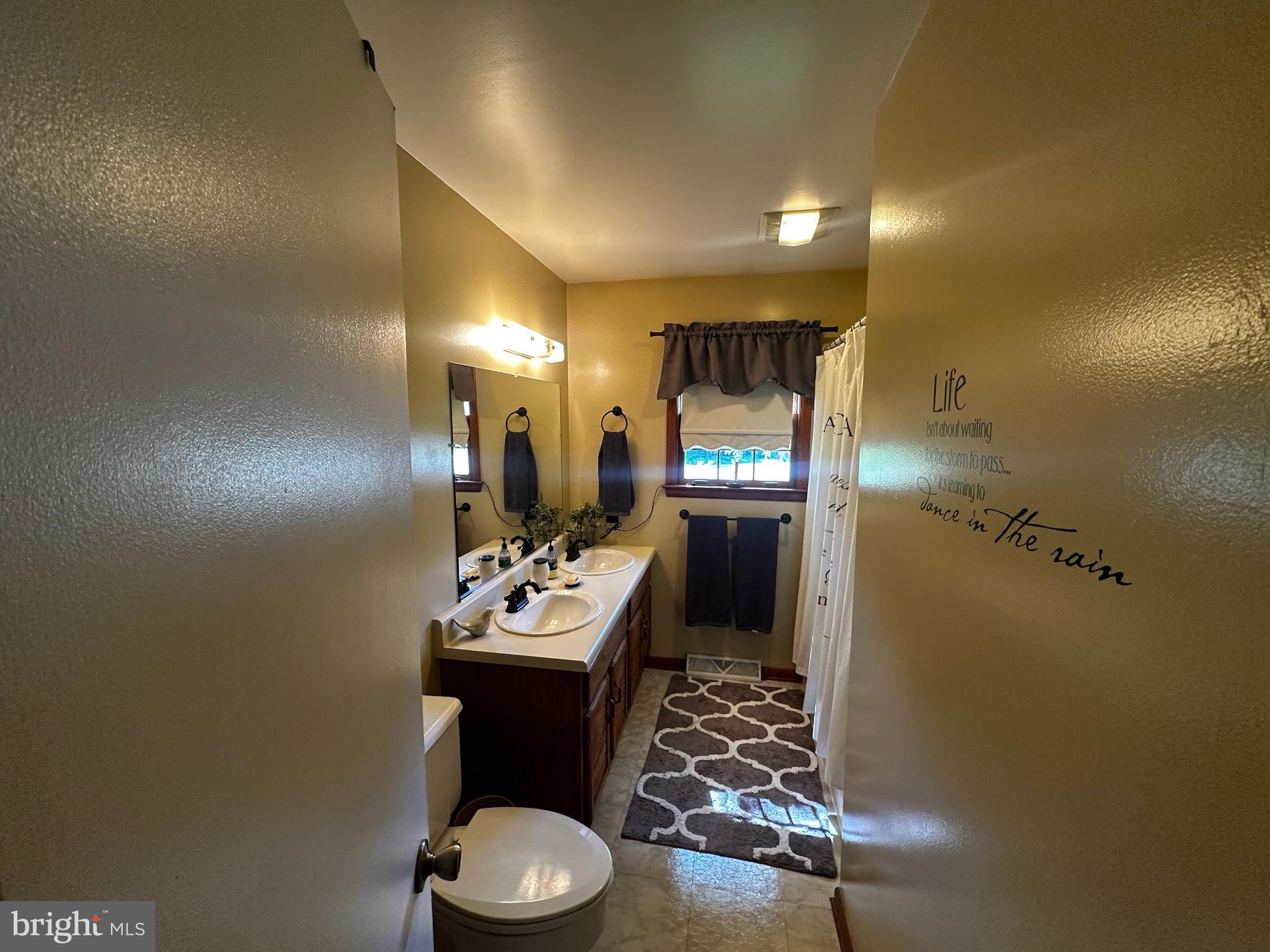 2117 Bainbridge Road Elizabethtown, PA 17022 - Photo 16 of 41 MAIN BATH
