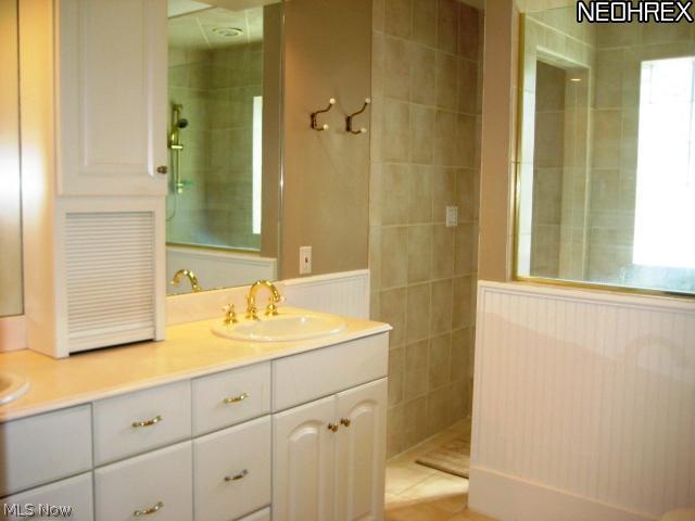 2989 Glengary Road Cleveland, OH 44120 - Photo 14 of 25 Gallery Image 14
