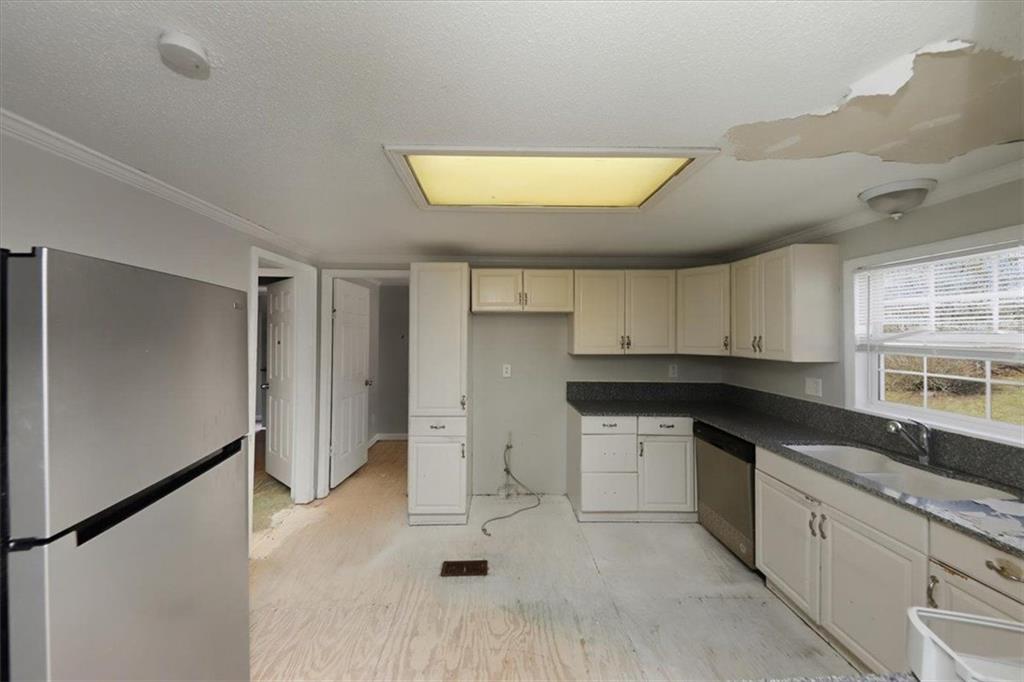 2415 Hi Roc Road Northeast Conyers, GA 30012 - Photo 8 of 29