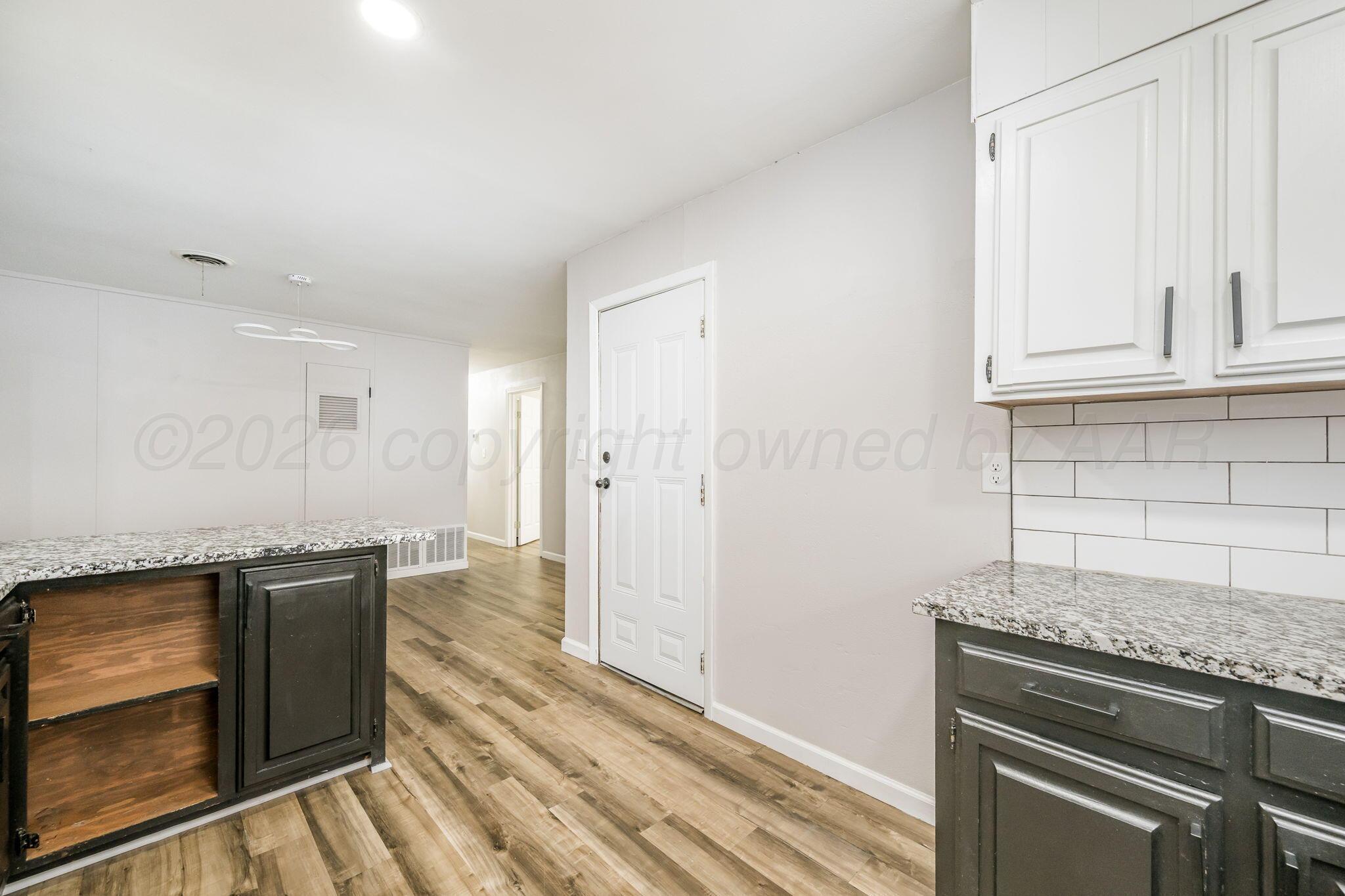 4302 Summit Circle Amarillo, TX 79109 - Photo 4 of 21 4302 Summit Cir 07