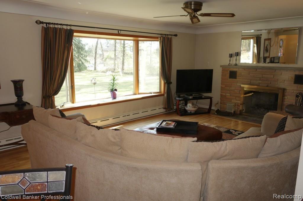 1095 East Buell Road Rochester, MI 48306 - Photo 10 of 25 View from Dining Room