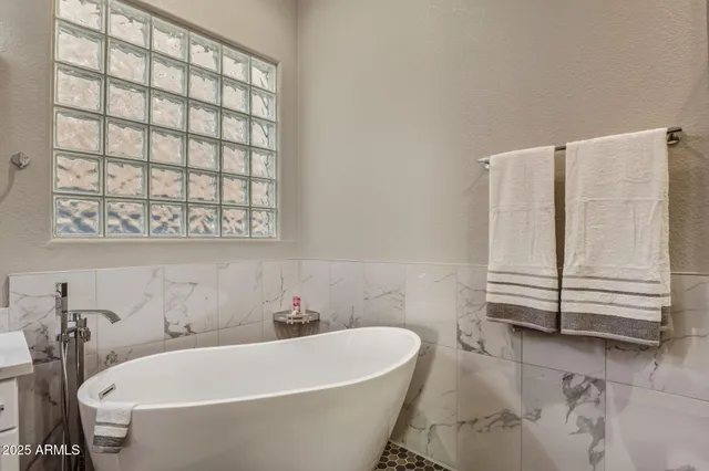 $1,150,000 | 18422 North 14th Street, Phoenix, AZ 85022