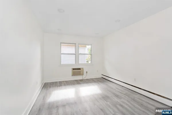$2,000 | 86 Chestnut Street, Unit 3, Rutherford, NJ 07070
