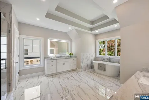 $3,499,000 | 520 Clinton Avenue, Wyckoff, NJ 07481