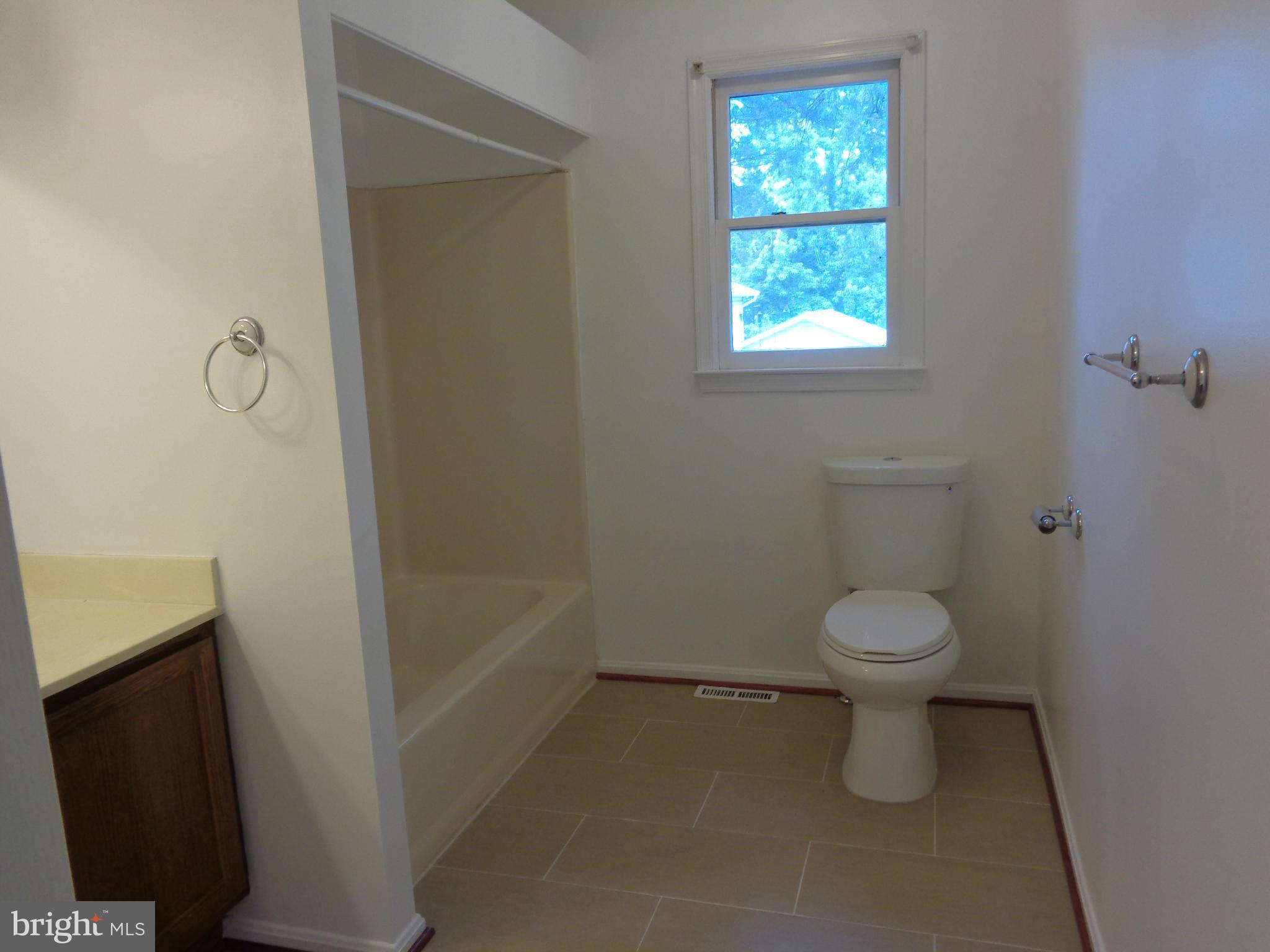 2163 Sebastian Road Fredericksburg, VA 22405 - Photo 9 of 16 Bath
