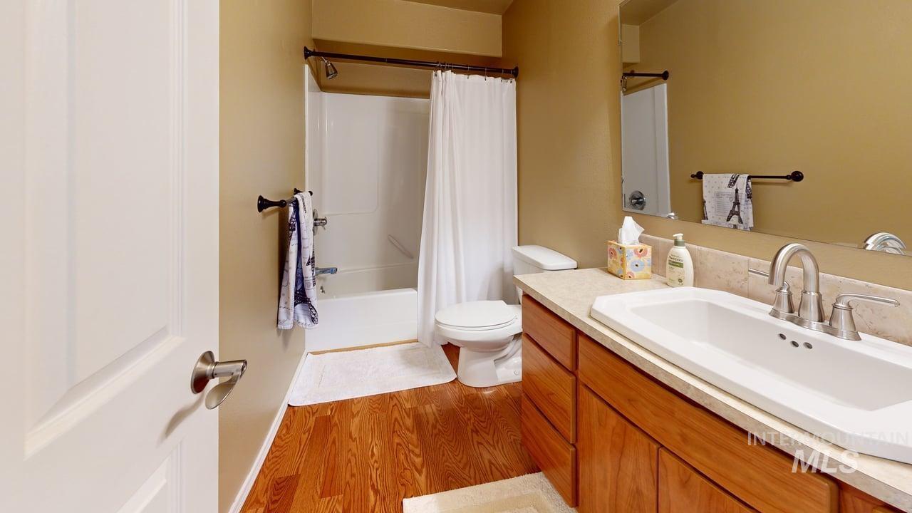 1724 Ridgeview Drive Clarkston, WA 99403 - Photo 27 of 48 Full bath featuring light wood-style flooring, shower / tub combo, and vanity