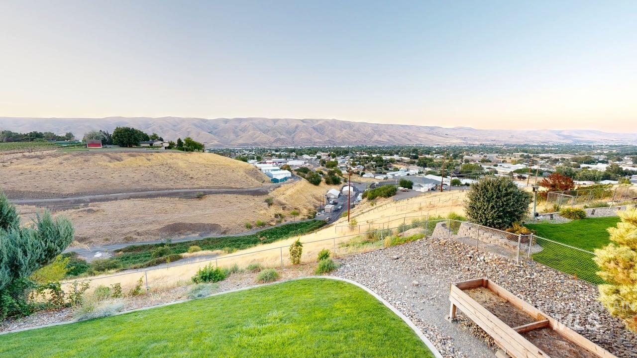 1724 Ridgeview Drive Clarkston, WA 99403 - Photo 3 of 48 View of mountain backdrop