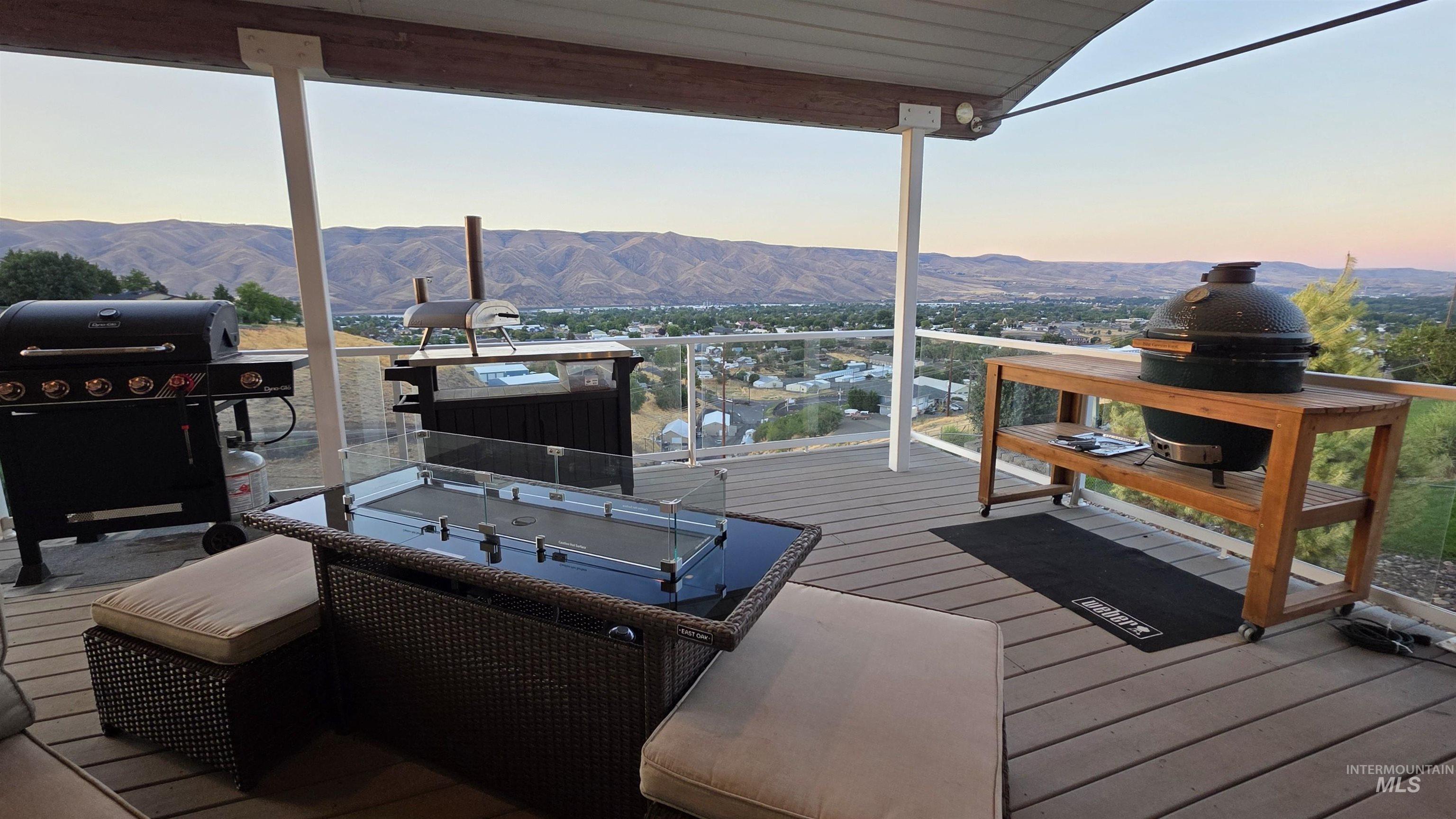 1724 Ridgeview Drive Clarkston, WA 99403 - Photo 41 of 48 Deck with a mountain view and area for grilling