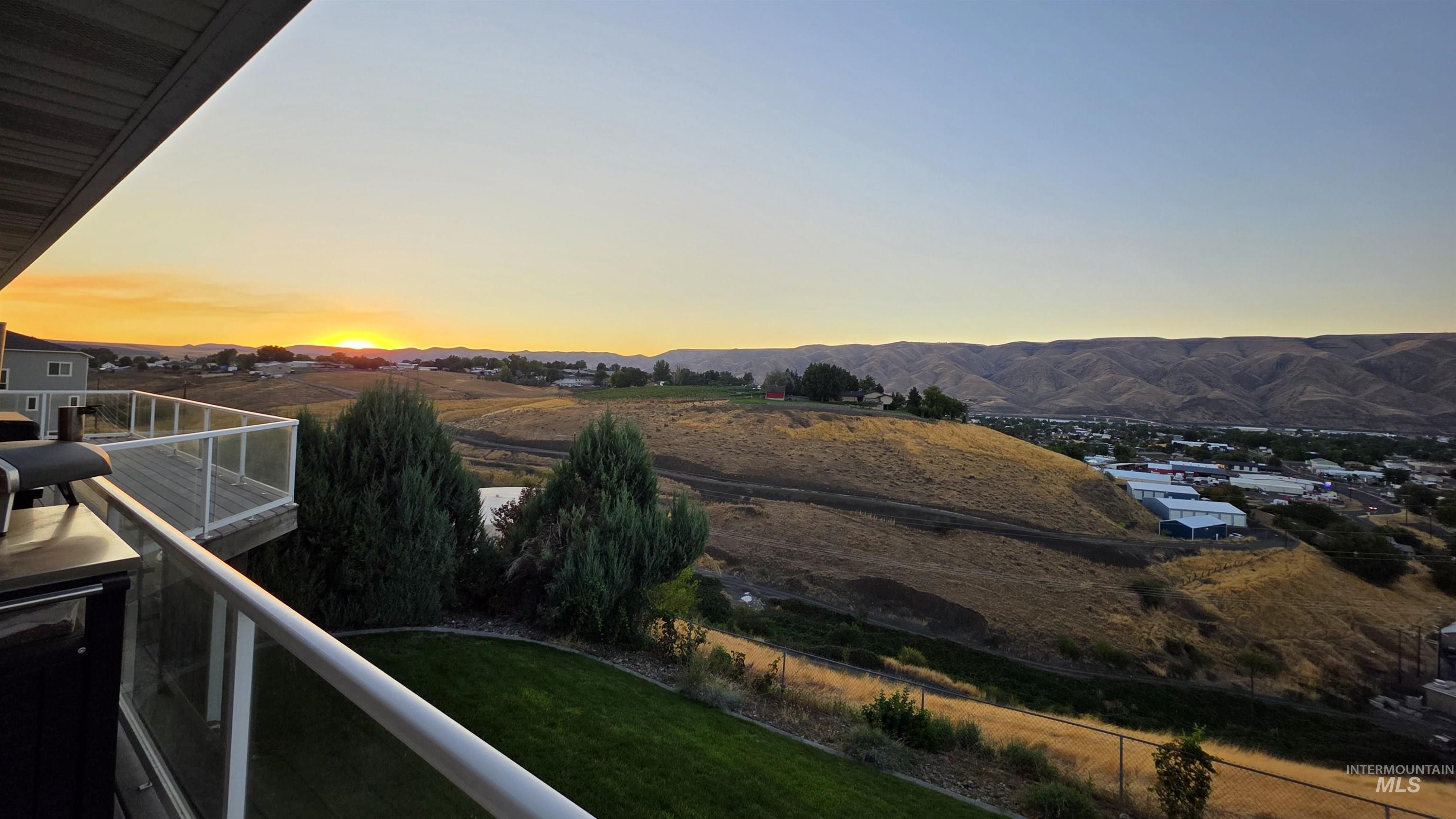 1724 Ridgeview Drive Clarkston, WA 99403 - Photo 42 of 48 Mountain view